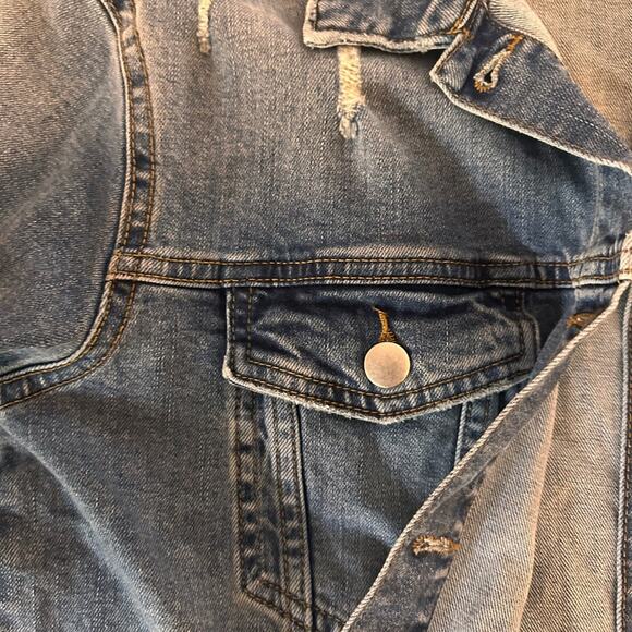 Oversized Women's Trucker Denim Jacket, size M - Picture 6 of 11